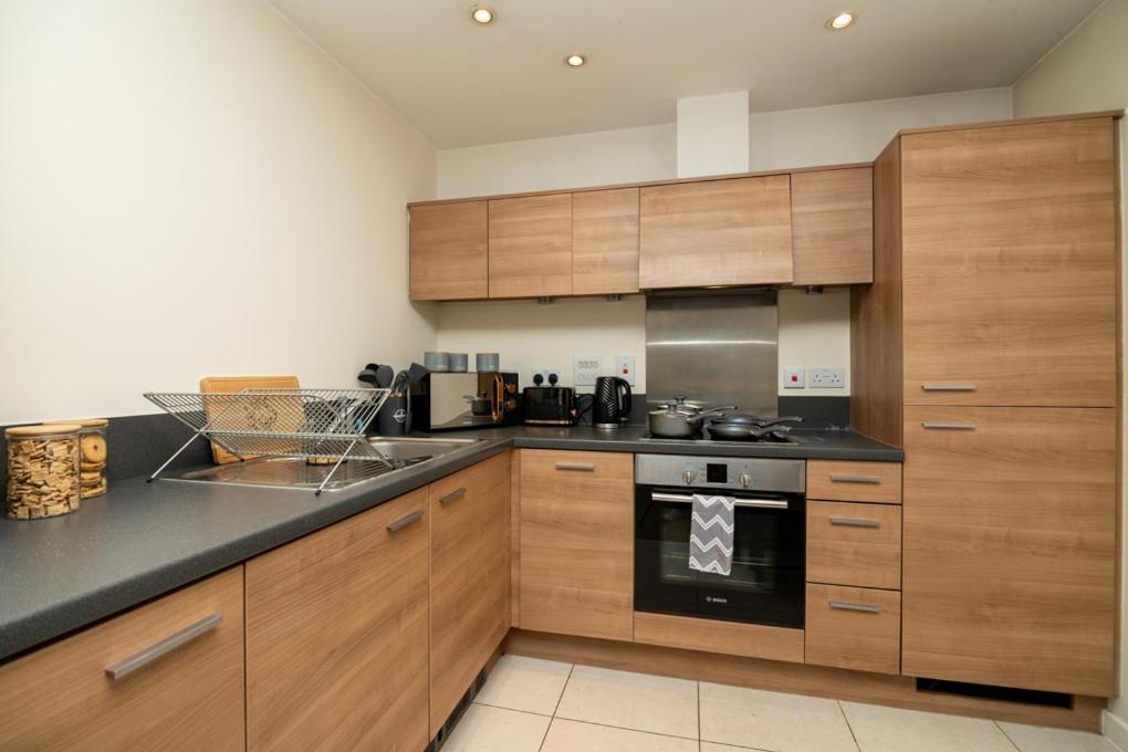 Zenith Hub Apartment London Ngoại thất bức ảnh